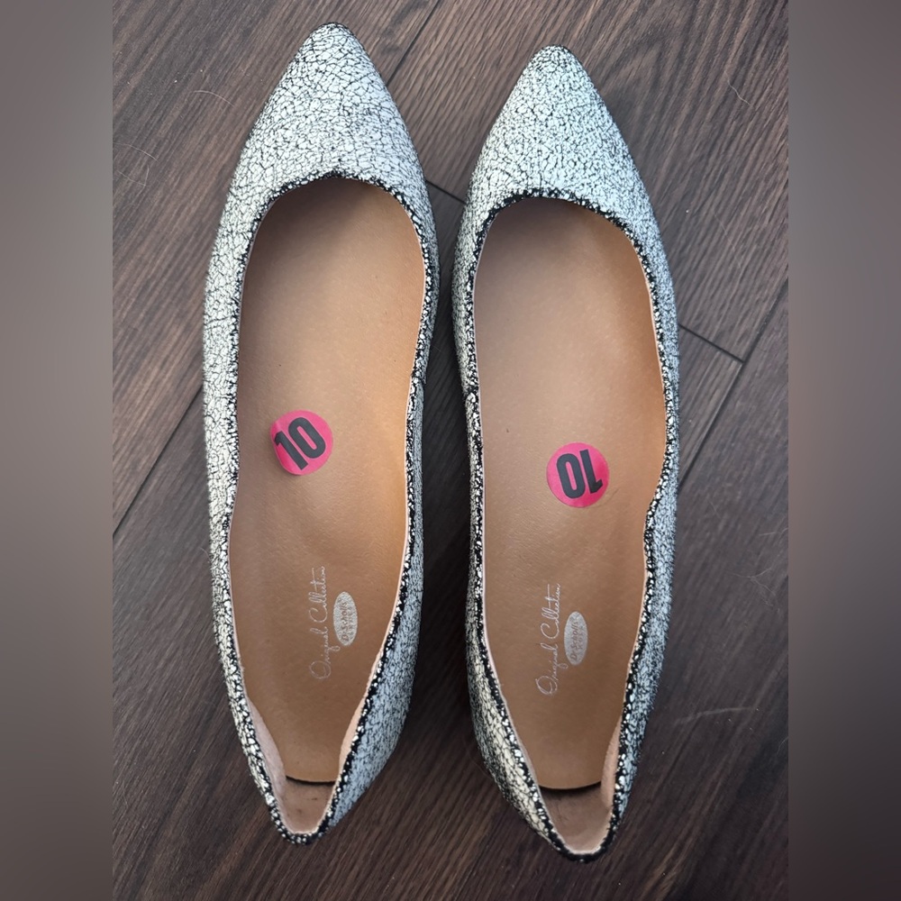 Dr. Scholl's Women's Speckled Flats in Black and White